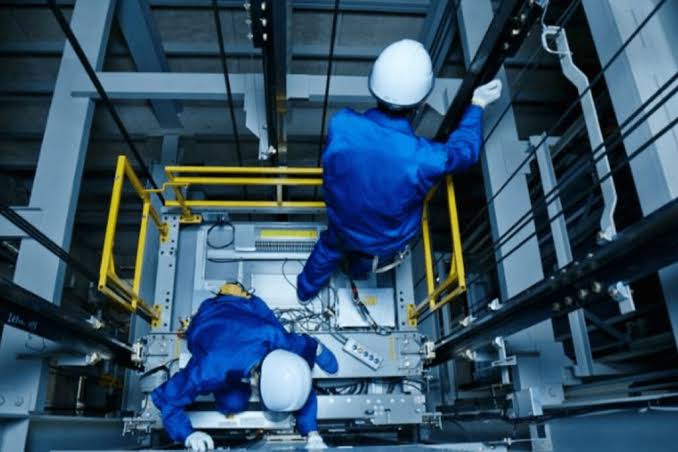 Gedung bertingkat untuk inspeksi elevator